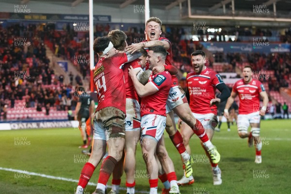 240126 - Scarlets v Ulster - United Rugby Championship - Ellis Mee of Scarlets celebrates after scoring the winning try