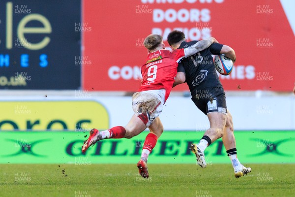 240126 - Scarlets v Ulster - United Rugby Championship - Archie Hughes of Scarlets gets back to tackle James Hume of Ulster