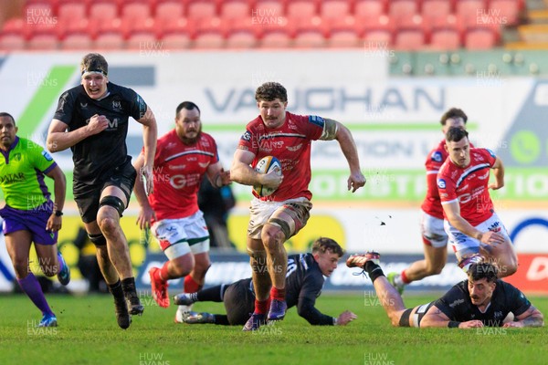 240126 - Scarlets v Ulster - United Rugby Championship - Fletcher Anderson of Scarlets makes a break