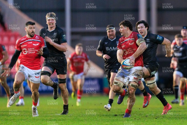 240126 - Scarlets v Ulster - United Rugby Championship - Fletcher Anderson of Scarlets passes the ball