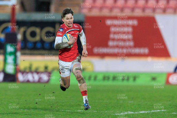 q\240126 - Scarlets v Ulster - United Rugby Championship - Ellis Mee of Scarlets on his way to scoring the winning try