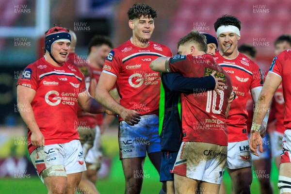 240126 - Scarlets v Ulster - United Rugby Championship - L to R Josh Morse, Eddie James and Tom Rogers congratulate Sam Costelow of Scarlets at the end of the match