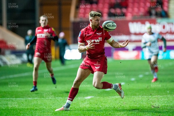 240218 - Scarlets v Ulster, Guinness PRO14 -  Tom Williams of Scarlets catches the ball 