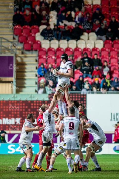 240218 - Scarlets v Ulster, Guinness PRO14 - Kieran Treadwell of Ulster of lifted high during a line out 