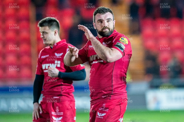 240218 - Scarlets v Ulster, Guinness PRO14 - Emyr Phillips of Scarlets applauds fans after the final whistle 