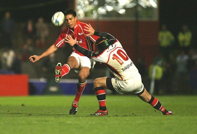 27.10.06...Llanelli Scarlets v Ulster, Heineken Cup Rugby Scarlets' Regan King kicks ahead as David Humphreys closes in 