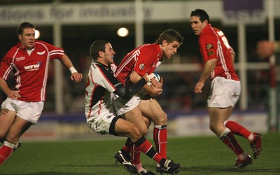 27.10.06...Llanelli Scarlets v Ulster, Heineken Cup Rugby Scarlets' Gavin Evans is held by Paddy Wallace 