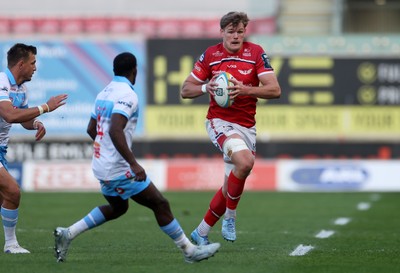 250426 - Scarlets v Vodacom Bulls - United Rugby Championship - Taine Plumtree of Scarlets 