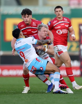 250426 - Scarlets v Vodacom Bulls - United Rugby Championship - Blair Murray of Scarlets is tackled by Embrose Papier of Bulls 