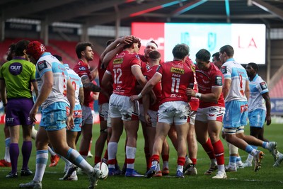 250426 - Scarlets v Vodacom Bulls - United Rugby Championship - Eddie James of Scarlets celebrates scoring a try with team mates