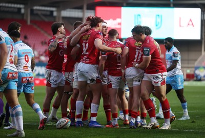 250426 - Scarlets v Vodacom Bulls - United Rugby Championship - Eddie James of Scarlets celebrates scoring a try with team mates