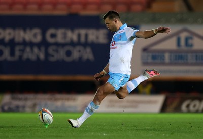 250426 - Scarlets v Vodacom Bulls - United Rugby Championship - Handre Pollard of Bulls kicks a penalty