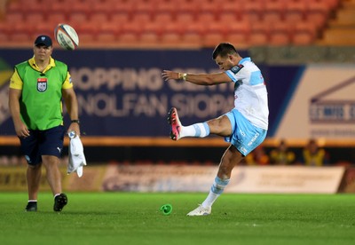250426 - Scarlets v Vodacom Bulls - United Rugby Championship - Handre Pollard of Bulls kicks a penalty