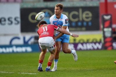 250426 - Scarlets v Vodacom Bulls - United Rugby Championship - David Kriel of Bulls is challenged by Macs Page of Scarlets