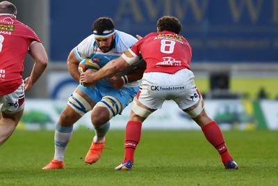 250426 - Scarlets v Vodacom Bulls - United Rugby Championship - Gerhard Steenekamp of Bulls is challenged by Fletcher Anderson of Scarlets