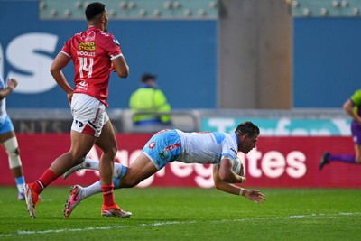 250426 - Scarlets v Vodacom Bulls - United Rugby Championship - Handre Pollard of Bulls scores a try