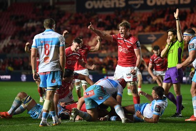 250426 - Scarlets v Vodacom Bulls - United Rugby Championship - Fletcher Anderson of Scarlets scores a try