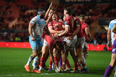 250426 - Scarlets v Vodacom Bulls - United Rugby Championship - Fletcher Anderson of Scarlets celebrates scoring a try with team mates