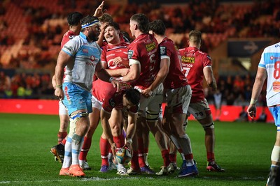 250426 - Scarlets v Vodacom Bulls - United Rugby Championship - Fletcher Anderson of Scarlets celebrates scoring a try with team mates