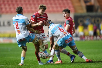250426 - Scarlets v Vodacom Bulls - United Rugby Championship - Taine Plumtree of Scarlets is challenged by Marcell Coetzee of Bulls