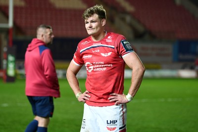 250426 - Scarlets v Vodacom Bulls - United Rugby Championship - Taine Plumtree of Scarlets dejected at full time
