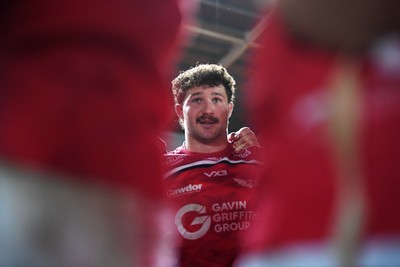 250426 - Scarlets v Vodacom Bulls - United Rugby Championship - Fletcher Anderson of Scarlets at full time in a huddle