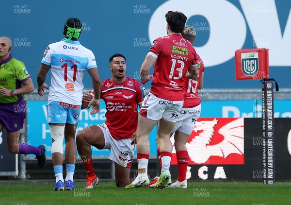 250426 - Scarlets v Vodacom Bulls - United Rugby Championship - Callum Woolley of Scarlets celebrates scoring a try