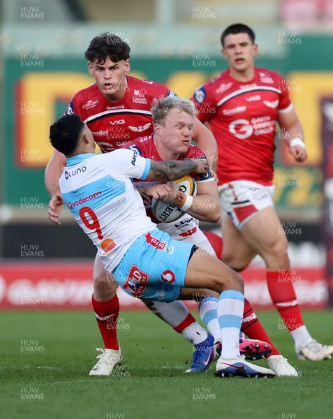 250426 - Scarlets v Vodacom Bulls - United Rugby Championship - Blair Murray of Scarlets is tackled by Embrose Papier of Bulls 