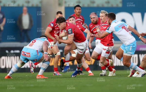 250426 - Scarlets v Vodacom Bulls - United Rugby Championship - Eddie James of Scarlets is tackled by Marcell Coetzee of Bulls 