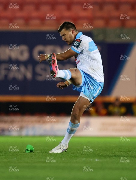 250426 - Scarlets v Vodacom Bulls - United Rugby Championship - Handre Pollard of Bulls kicks a penalty