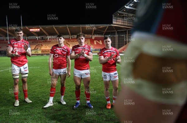 250426 - Scarlets v Vodacom Bulls - United Rugby Championship - Dejected Scarlets at full time