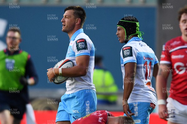 250426 - Scarlets v Vodacom Bulls - United Rugby Championship - Handre Pollard of Bulls celebrates scoring a try