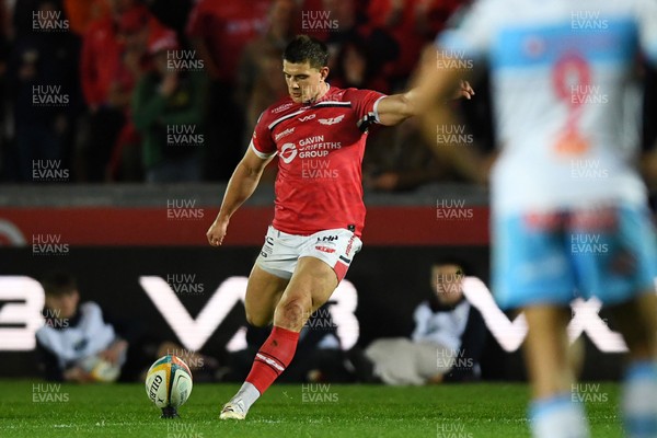 250426 - Scarlets v Vodacom Bulls - United Rugby Championship - Joe Hawkins of Scarlets kicks a penalty