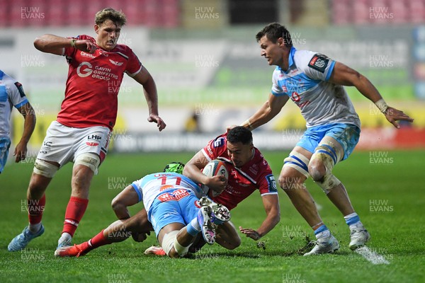 250426 - Scarlets v Vodacom Bulls - United Rugby Championship - Callum Woolley of Scarlets is challenged by Kurt-Lee Arendse of Bulls