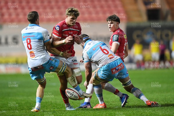 250426 - Scarlets v Vodacom Bulls - United Rugby Championship - Taine Plumtree of Scarlets is challenged by Marcell Coetzee of Bulls