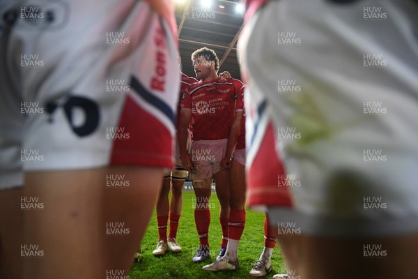 250426 - Scarlets v Vodacom Bulls - United Rugby Championship - Fletcher Anderson of Scarlets in his team huddle at full time