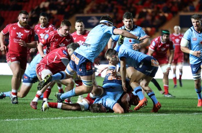 270123 - Scarlets v Vodacom Bulls - United Rugby Championship - Dan Davis of Scarlets pushes over the line to score a try