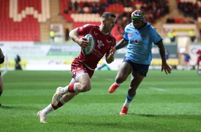 270123 - Scarlets v Vodacom Bulls - United Rugby Championship - Gareth Davies of Scarlets gathers the ball to run in and score a try