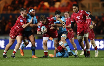 270123 - Scarlets v Vodacom Bulls - United Rugby Championship - Sam Wainwright of Scarlets is tackled by Johan Grobbelaar and Ruan Nortje of Bulls