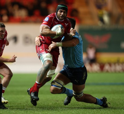 270123 - Scarlets v Vodacom Bulls - United Rugby Championship - Sione Kalamafoni of Scarlets is tackled by Ruan Vermaak of Bulls