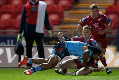 270123 - Scarlets v Vodacom Bulls - United Rugby Championship - Stravino Jacobs of Blue Bulls goes over for a try despite the tackle of Johnny McNicholl of Scarlets