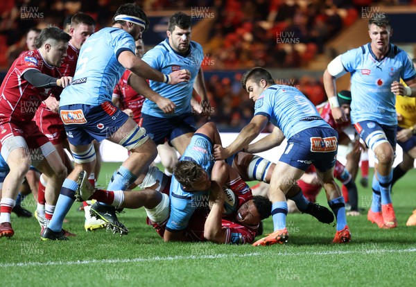 270123 - Scarlets v Vodacom Bulls - United Rugby Championship - Dan Davis of Scarlets pushes over the line to score a try