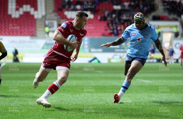270123 - Scarlets v Vodacom Bulls - United Rugby Championship - Gareth Davies of Scarlets gathers the ball to run in and score a try