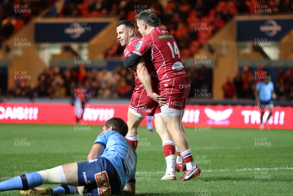 270123 - Scarlets v Vodacom Bulls - United Rugby Championship - Gareth Davies of Scarlets celebrates scoring a try with Steff Evans
