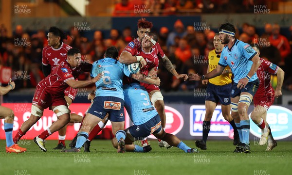 270123 - Scarlets v Vodacom Bulls - United Rugby Championship - Aaron Shingler of Scarlets is tackled by Marco van Staden and Mornay Smith of Bulls