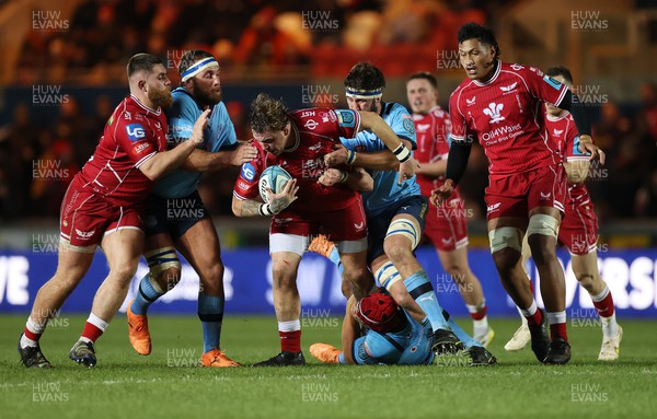 270123 - Scarlets v Vodacom Bulls - United Rugby Championship - Sam Wainwright of Scarlets is tackled by Johan Grobbelaar and Ruan Nortje of Bulls