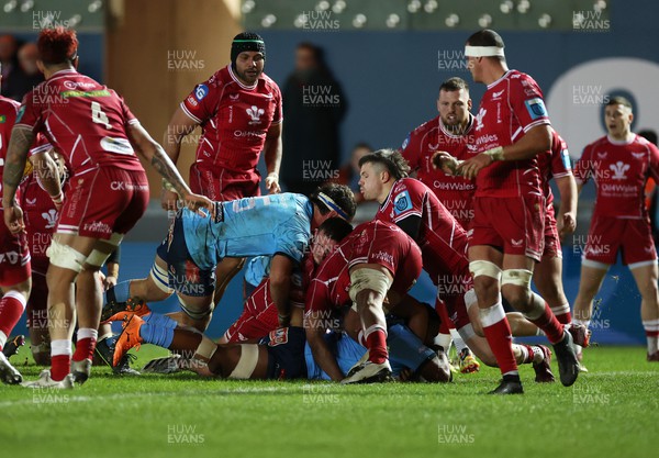 270123 - Scarlets v Vodacom Bulls - United Rugby Championship - Francois Klopper of Bulls pushes over to score a try