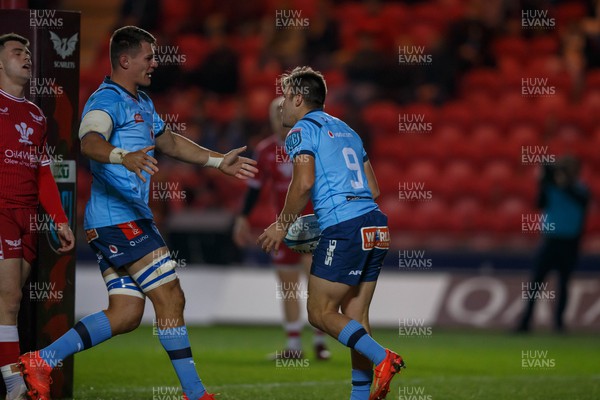 270123 - Scarlets v Vodacom Bulls - United Rugby Championship - Elrigh Louw of Blue Bulls congratulates Zak Burger after scoring a try