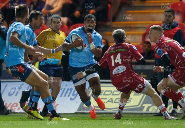 270123 - Scarlets v Vodacom Bulls - United Rugby Championship - Stravino Jacobs of Blue Bulls on the charge
