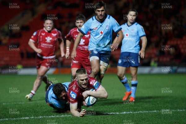270123 - Scarlets v Vodacom Bulls - United Rugby Championship - Johnny McNicholl of Scarlets scores a try